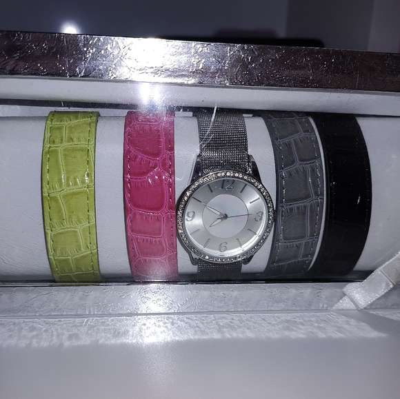Watch with extra multicolor bands - Picture 3 of 3